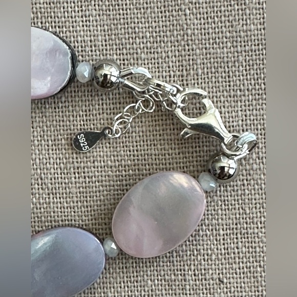 22 inch Mother of Pearl Oval bead Necklace NWOT - Picture 3 of 13